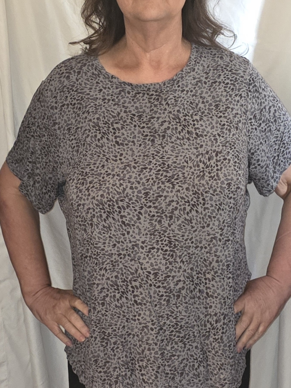 💖 5 For $20 💖 Women's Gray Animal Print Short Sleeve Top